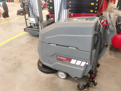 駕駛式洗地機(jī) 駕駛式洗地機(jī)